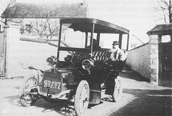 Моне в автомобиле 1906г